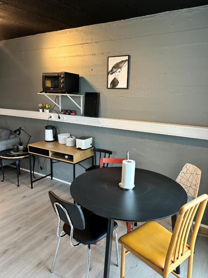 The Little Guesthouse Downtown - Keflavik Airport エクステリア 写真